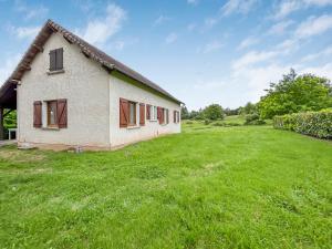 a small house with a large grassy yard at Le Priou - Maison Avec Grand Jardin in Buissou