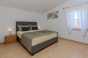 Łóżko lub łóżka w pokoju w obiekcie Apartments Tukara