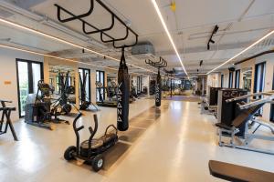 Fitness centrum a/nebo fitness zařízení v ubytování VARANA Krabi Hotel