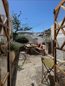 a patio with a table and chairs in a yard at Villa Kali in Líndos