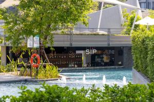 Bazén v ubytování VARANA Krabi Hotel nebo v jeho okolí