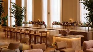 Posezení v ubytování The Shelborne by Proper, a Member of Design Hotels