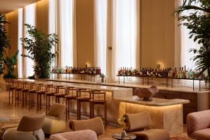 Posezení v ubytování The Shelborne by Proper, a Member of Design Hotels