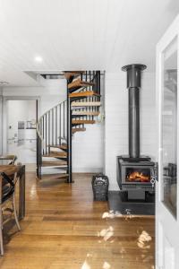 Køkken eller tekøkken på Coton Cottage on the waterfront - Ocean views