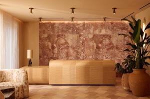 Posezení v ubytování The Shelborne by Proper, a Member of Design Hotels