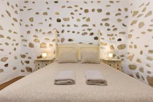 A bed or beds in a room at Casa Milagrito Betancuria