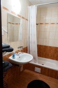 Koupelna v ubytování Hotel Cementář