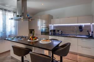 Kuchyň nebo kuchyňský kout v ubytování Villa Mia, your warm and sunny family getaway