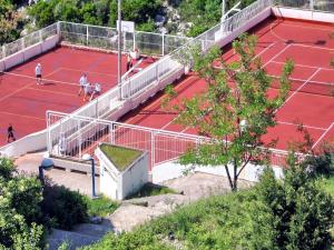 Tenis a/nebo squash v ubytování Hotel Zenit Neum nebo okolí
