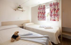 Postel nebo postele na pokoji v ubytování La Siesta Salou Resort & Camping