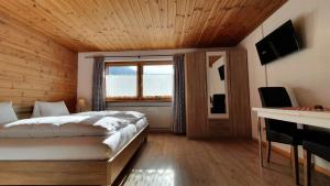 TV a/nebo společenská místnost v ubytování Hotel Suretta + 3 fotografie