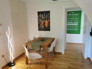 Fotografia z galérie ubytovania Moderne Dachgeschosswohnung zentral by Seebnb v Velden am Worthersee