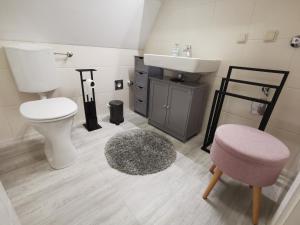 Kúpeľňa v ubytovaní Moderne Dachgeschosswohnung zentral by Seebnb