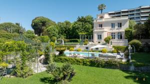 Πισίνα στο ή κοντά στο La Gloriette Azur piscine sauna vue mer