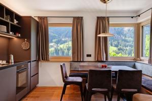 a kitchen and dining room with a table and chairs at Apartment Vista Stlarida in Ortisei