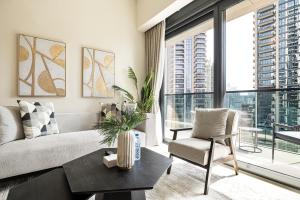 Χώρος καθιστικού στο HomesGetaway -Lavish 1BR in ACT One Downtown Dubai