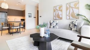 Η κουζίνα ή μικρή κουζίνα στο HomesGetaway -Lavish 1BR in ACT One Downtown Dubai