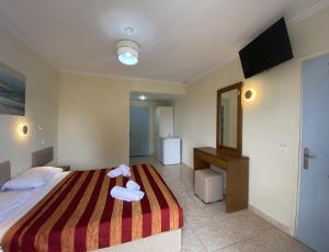 Postel nebo postele na pokoji v ubytování Laganas Holidays Hotel
