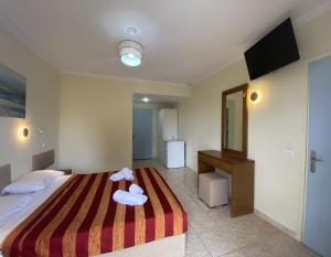 Postel nebo postele na pokoji v ubytování Laganas Holidays Hotel