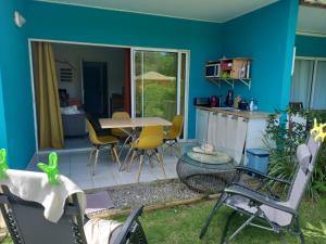 a patio with a table and chairs in a yard at studio 105 hamaca grand bourg marie galante in Grand-Bourg