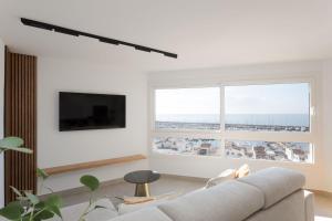 a living room with a couch and a large window at Apartamento Exclusivo Frente al Mar in Aguadulce