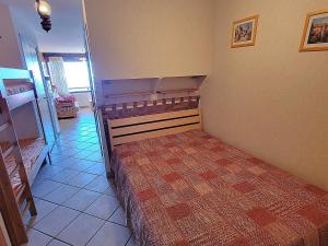 Katil atau katil-katil dalam bilik di Studio Montagne 4 Pers. avec Balcon à Saint-Michel-de-Chaillol - FR-1-393-142