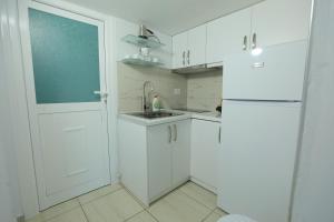 Kuchyň nebo kuchyňský kout v ubytování Villa Kevin's
