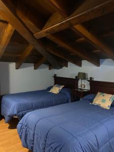 A bed or beds in a room at La Posada de Barro