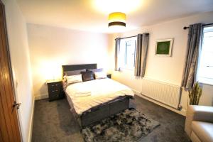 a bedroom with a bed and a window at 2 Bed Sleeps 4 Pet Friendly Free Parking in Rotherham