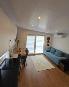 Posezení v ubytování Tiny House im Felsenland mit Sauna