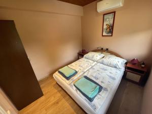 a small bedroom with a bed and a table at Veronica nyaralóház in Zamárdi