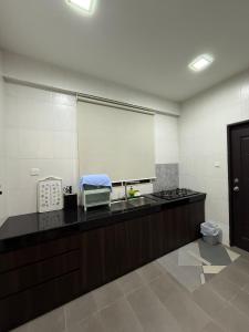Nhà bếp/bếp nhỏ tại Hello Joy 和乐居 4BR - Lopeng, Miri
