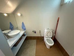 Phòng tắm tại Hello Joy 和乐居 4BR - Lopeng, Miri