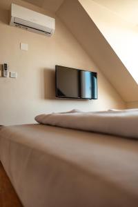 Posteľ alebo postele v izbe v ubytovaní Rodinný apartmán s výhledem na zámek