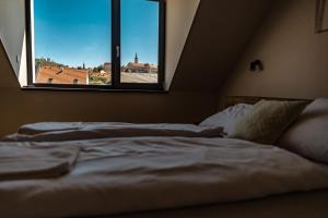 Posteľ alebo postele v izbe v ubytovaní Rodinný apartmán s výhledem na zámek