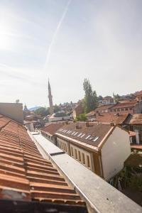 Nespecifikovaný výhled na destinaci Sarajevo nebo výhled na město při pohledu z apartmánu