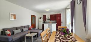 Posezení v ubytování Apartment Nika + 11 fotografií