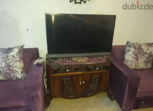 Una televisión o centro de entretenimiento en الاسكندريه ش العيسوى حى المنتزه