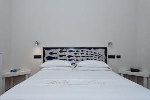 Ένα ή περισσότερα κρεβάτια σε δωμάτιο στο Villa Lara Hotel