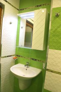 Ένα μπάνιο στο Flora Deluxe Studio