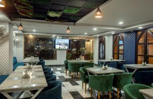 Posezení v ubytování Hotel Aerostay IGI Delhi Airport + 37 fotografií