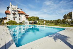 Bazén v ubytování Silken Gran Hotel del Sella nebo v jeho okolí
