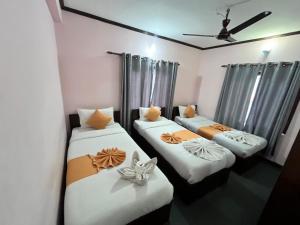 Una cama o camas en una habitación de Hotel Travel Inn