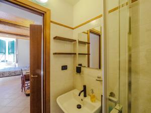 Koupelna v ubytování Macaia Room #1 with AC