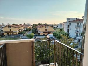 Balkón nebo terasa v ubytování Appartamento con 2 camere da letto a pochi passi dal mare