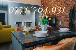Gambar di galeri bagi Charlotte Piata Unirii - Free Private Parking 2bedrooms Apartment di Oradea