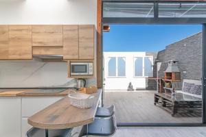 a room with a table and a computer on a wall at La Lajita in Tafira Baja