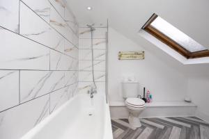 Ένα μπάνιο στο Spacious 4 Bedroom Townhouse in Hove