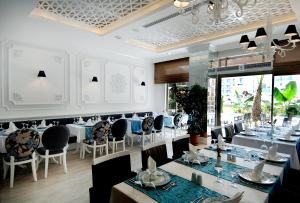 Reštaurácia alebo iné gastronomické zariadenie v ubytovaní Seamelia Beach Resort Hotel & SPA