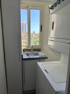 Køkken eller tekøkken på Modern Apartment with City Views